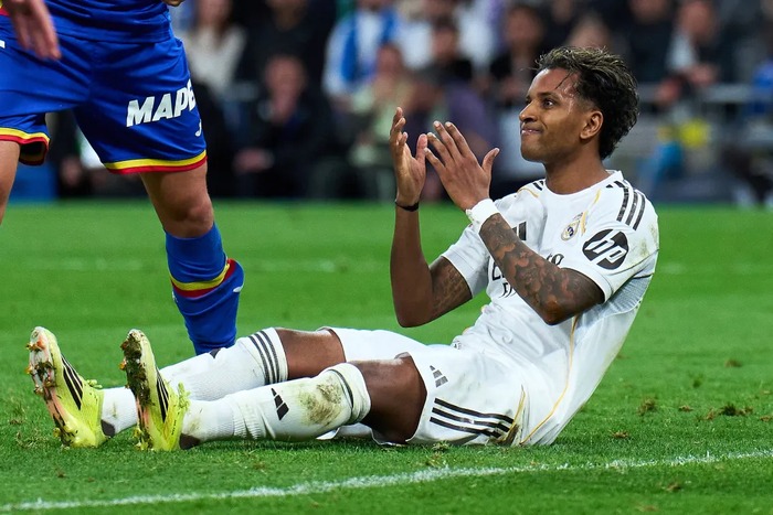 中国足球队友谊赛成功战胜新加坡队